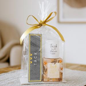 Presentset Tack i cellofan (Chokladpraliner & ljuslykta)